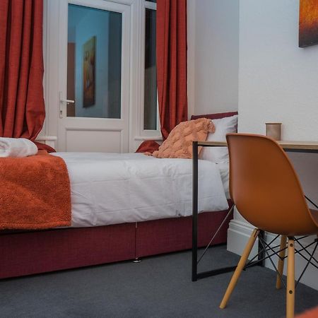 The Private Villa, Northampton Centre, 9 Beds, 5 Bedrooms, Sleeps 12 Dış mekan fotoğraf