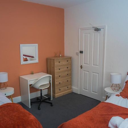 The Private Villa, Northampton Centre, 9 Beds, 5 Bedrooms, Sleeps 12 Dış mekan fotoğraf