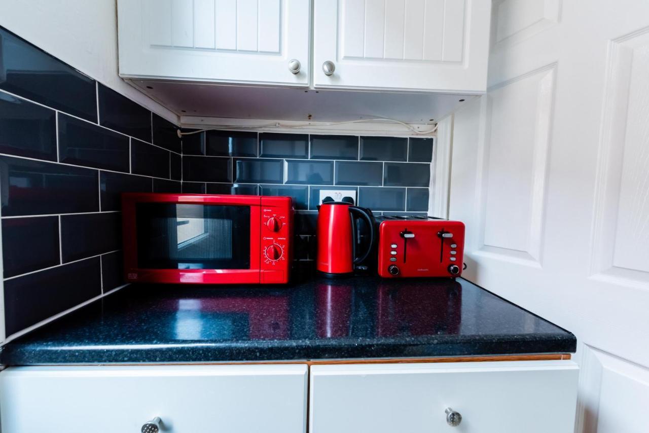 The Private Villa, Northampton Centre, 9 Beds, 5 Bedrooms, Sleeps 12 Dış mekan fotoğraf