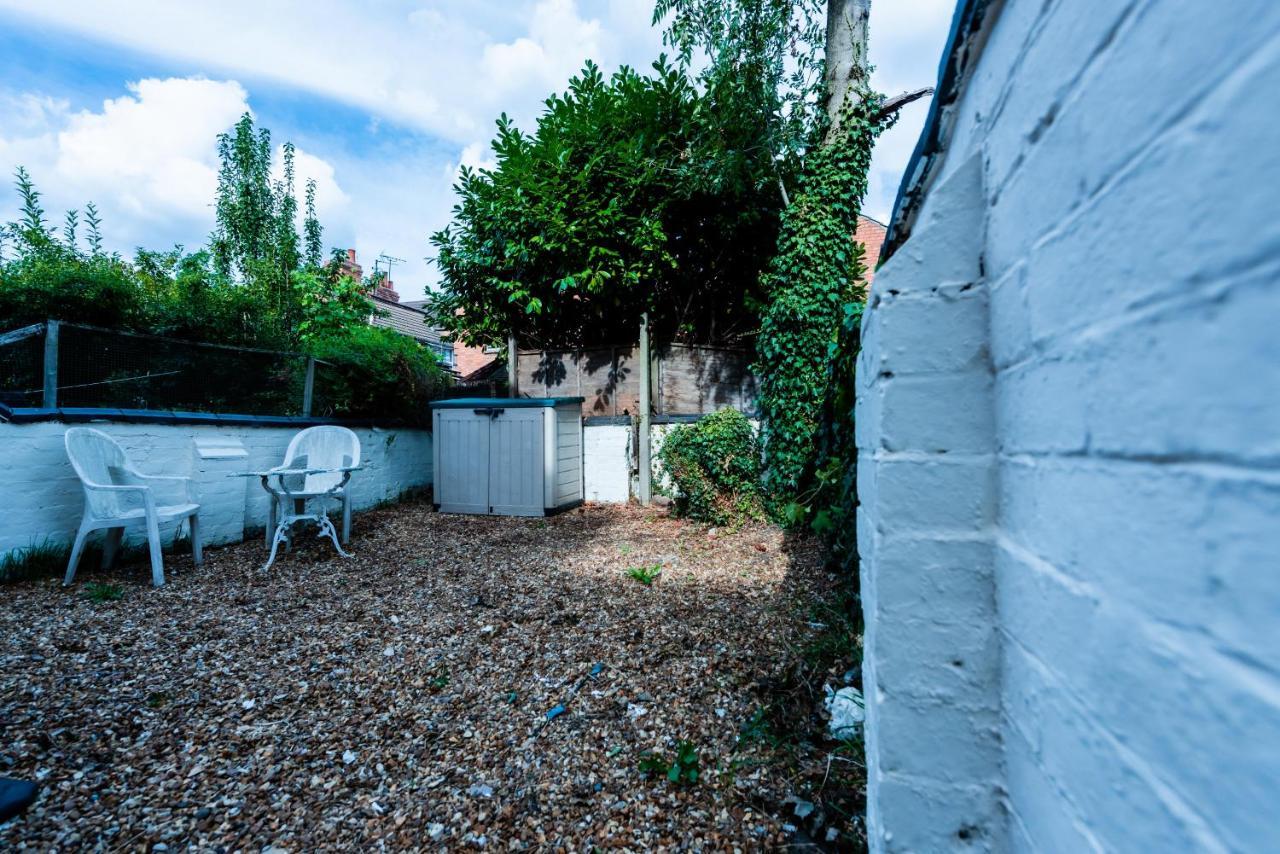 The Private Villa, Northampton Centre, 9 Beds, 5 Bedrooms, Sleeps 12 Dış mekan fotoğraf