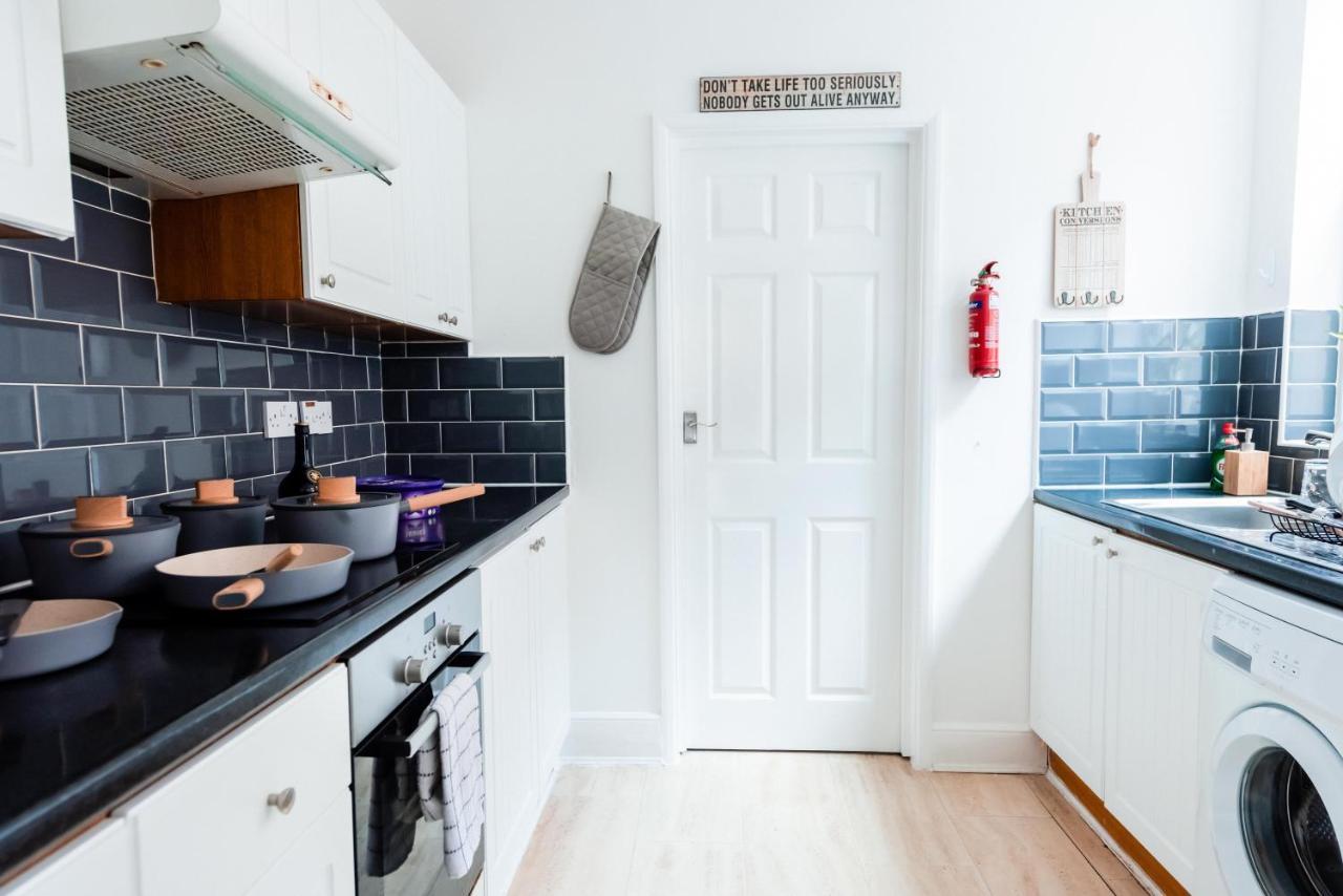 The Private Villa, Northampton Centre, 9 Beds, 5 Bedrooms, Sleeps 12 Dış mekan fotoğraf