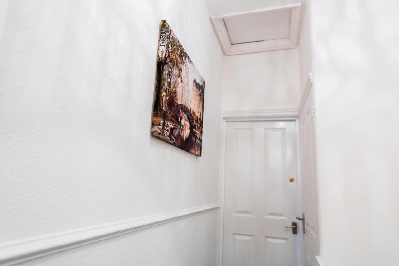 The Private Villa, Northampton Centre, 9 Beds, 5 Bedrooms, Sleeps 12 Dış mekan fotoğraf