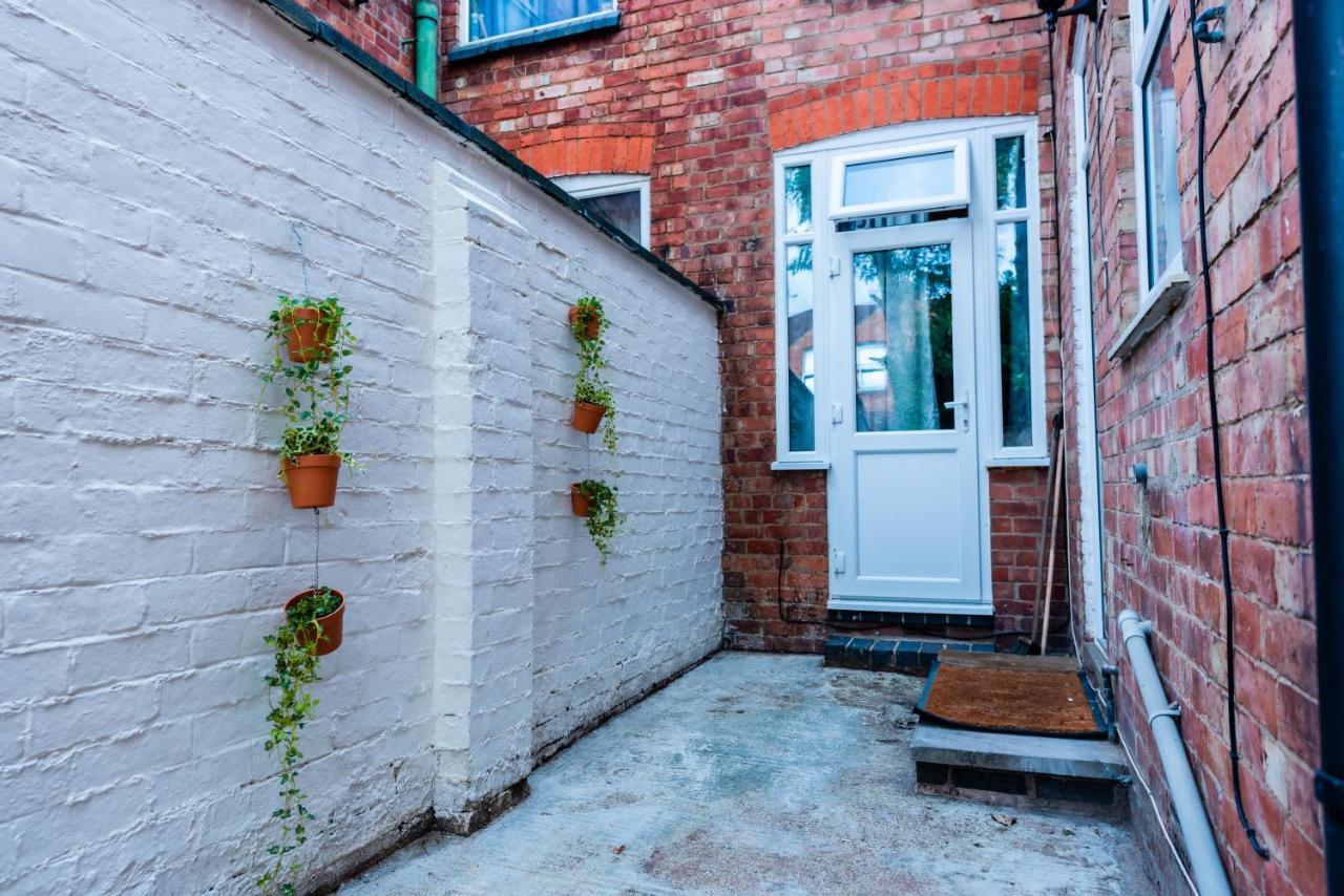 The Private Villa, Northampton Centre, 9 Beds, 5 Bedrooms, Sleeps 12 Dış mekan fotoğraf