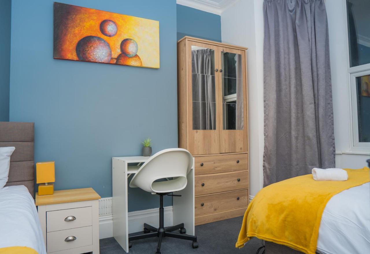 The Private Villa, Northampton Centre, 9 Beds, 5 Bedrooms, Sleeps 12 Dış mekan fotoğraf