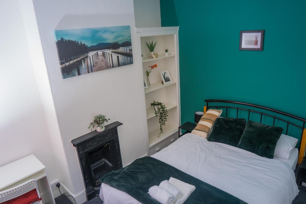 The Private Villa, Northampton Centre, 9 Beds, 5 Bedrooms, Sleeps 12 Dış mekan fotoğraf