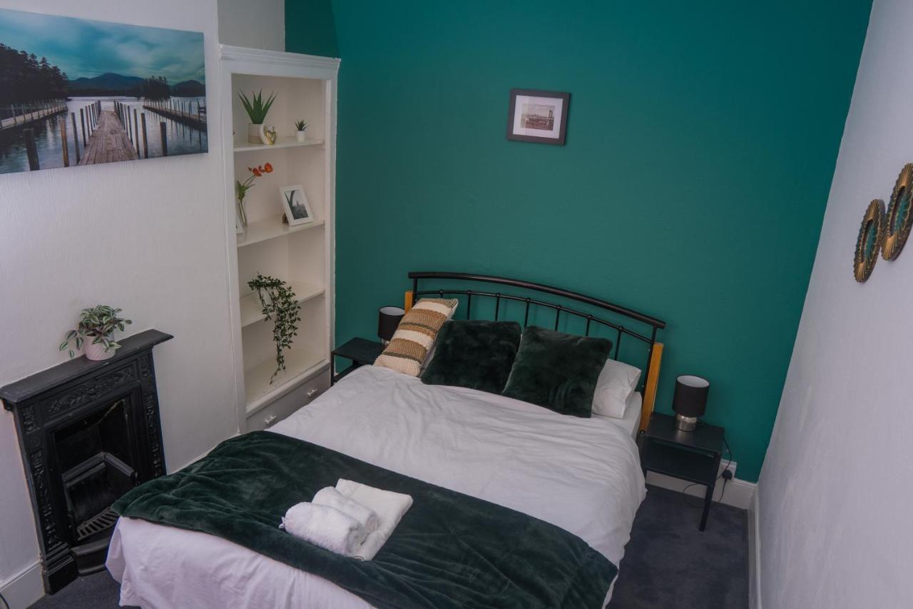 The Private Villa, Northampton Centre, 9 Beds, 5 Bedrooms, Sleeps 12 Dış mekan fotoğraf