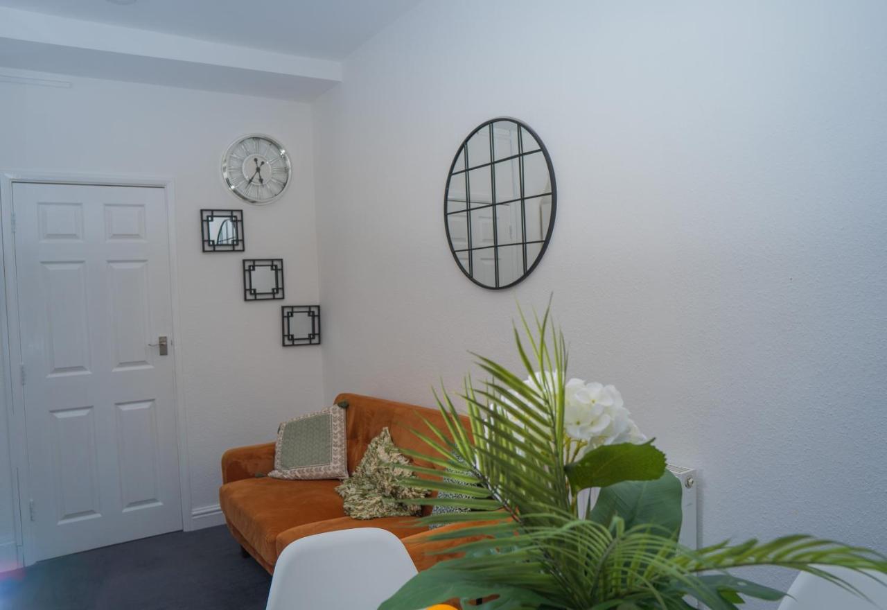 The Private Villa, Northampton Centre, 9 Beds, 5 Bedrooms, Sleeps 12 Dış mekan fotoğraf