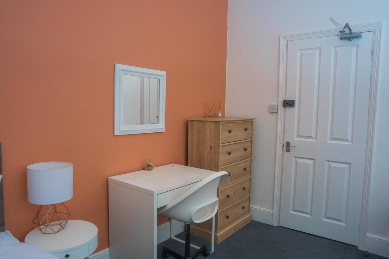 The Private Villa, Northampton Centre, 9 Beds, 5 Bedrooms, Sleeps 12 Dış mekan fotoğraf