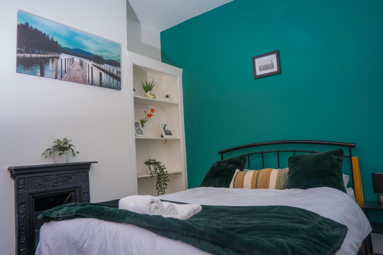 The Private Villa, Northampton Centre, 9 Beds, 5 Bedrooms, Sleeps 12 Dış mekan fotoğraf