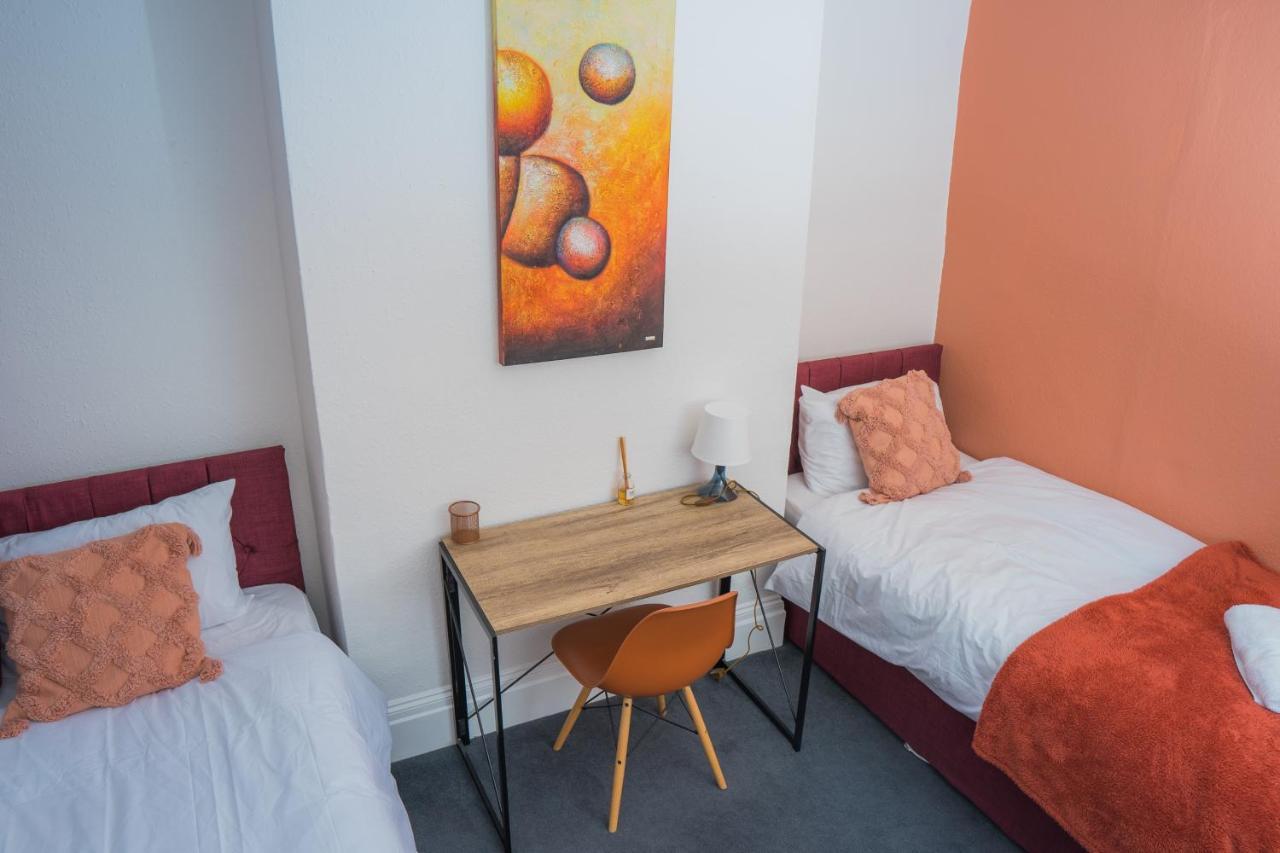 The Private Villa, Northampton Centre, 9 Beds, 5 Bedrooms, Sleeps 12 Dış mekan fotoğraf