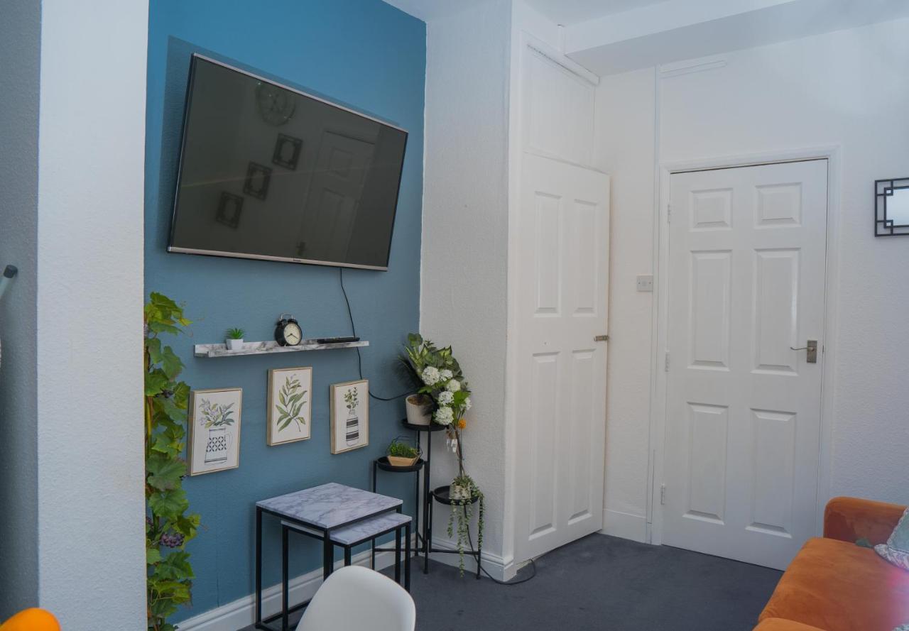 The Private Villa, Northampton Centre, 9 Beds, 5 Bedrooms, Sleeps 12 Dış mekan fotoğraf