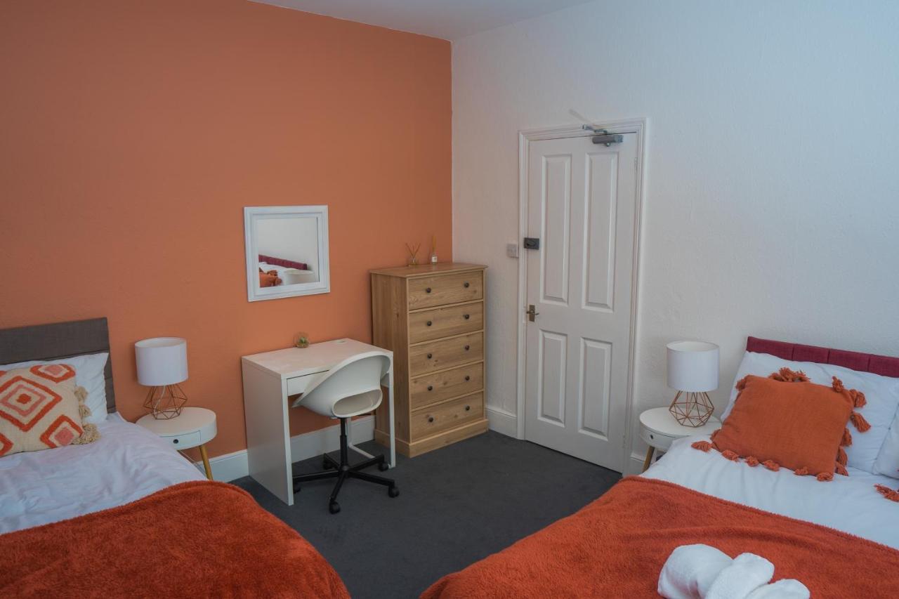 The Private Villa, Northampton Centre, 9 Beds, 5 Bedrooms, Sleeps 12 Dış mekan fotoğraf